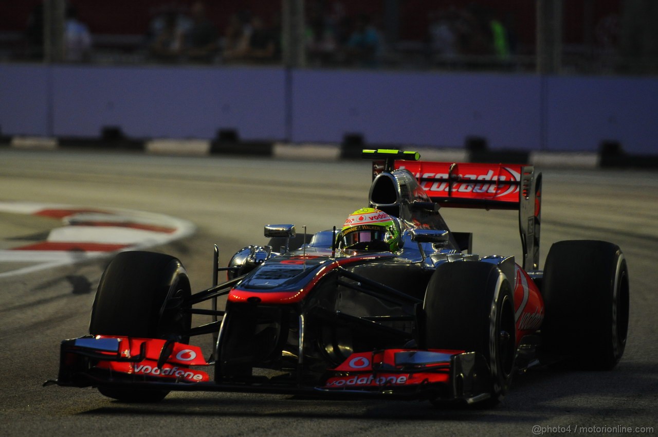 GP SINGAPORE, 20.09.2013- Prove Libere 1: Sergio Perez (MEX) McLaren MP4-28 