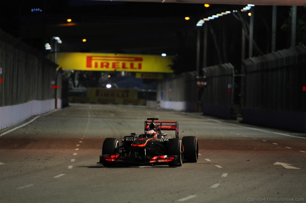 GP SINGAPORE, 20.09.2013- Prove Libere 1: Jenson Button (GBR) McLaren Mercedes MP4-28 