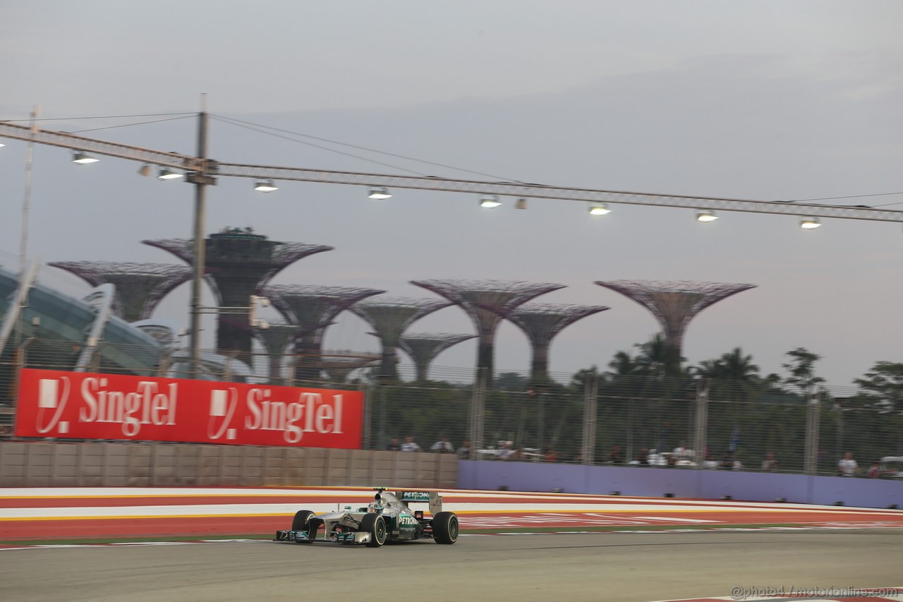 GP SINGAPORE, 20.09.2013- Prove Libere 1: Lewis Hamilton (GBR) Mercedes AMG F1 W04 