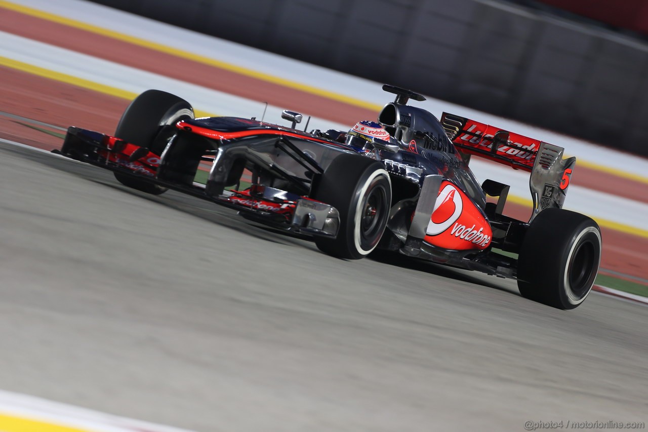 GP SINGAPORE, 20.09.2013- Prove Libere 1: Jenson Button (GBR) McLaren Mercedes MP4-28 