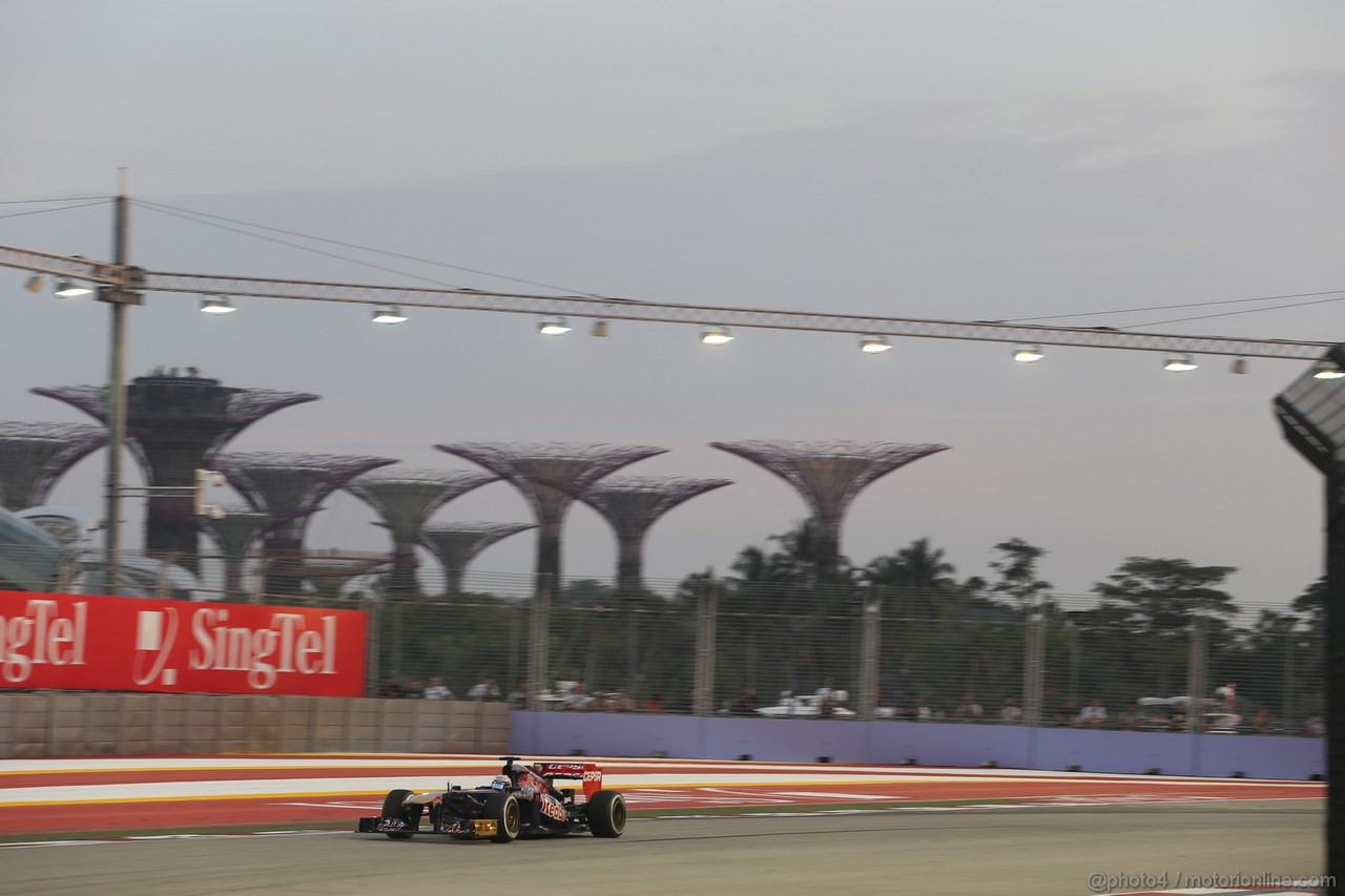 GP SINGAPORE, 20.09.2013- Prove Libere 1: Jean-Eric Vergne (FRA) Scuderia Toro Rosso STR8 