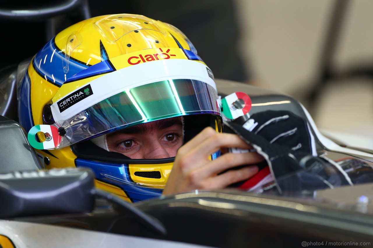 GP SINGAPORE, 20.09.2013- Prove Libere 1: Esteban Gutierrez (MEX), Sauber F1 Team C32  