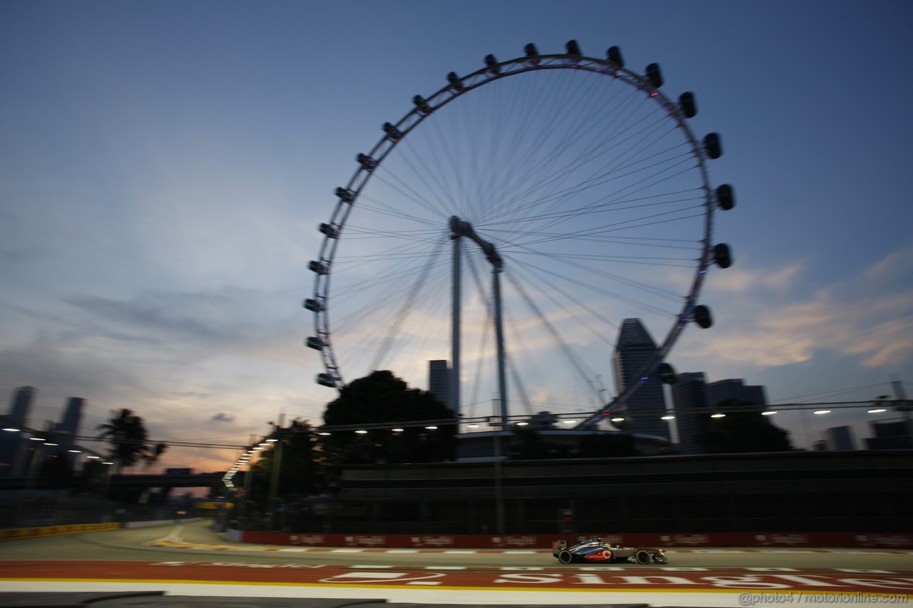 GP SINGAPORE, 20.09.2013- Prove Libere 1: Sergio Perez (MEX) McLaren MP4-28 