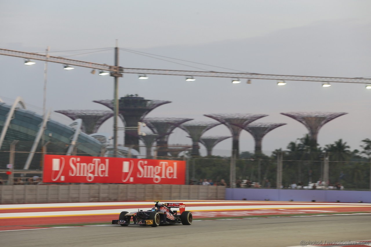 GP SINGAPORE, 20.09.2013- Prove Libere 1: Daniel Ricciardo (AUS) Scuderia Toro Rosso STR8 