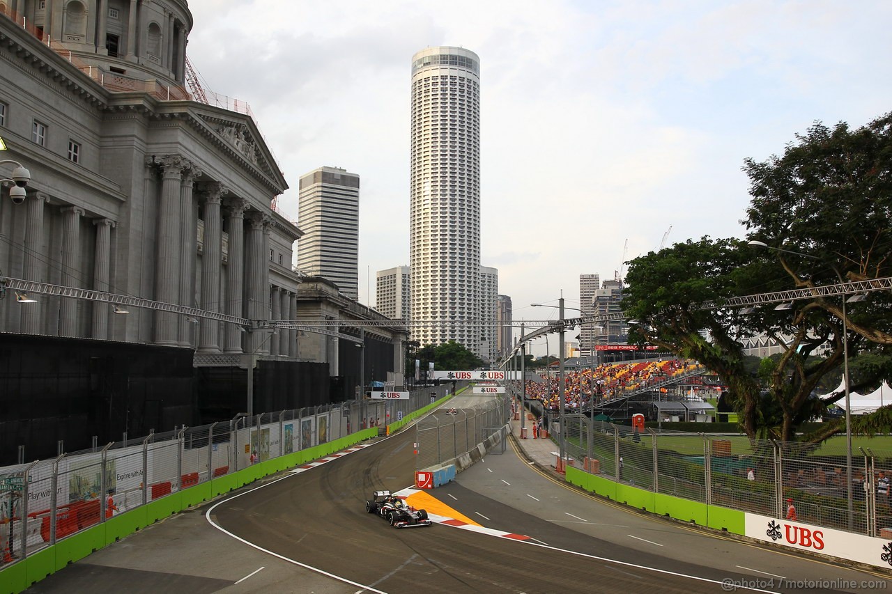GP SINGAPORE, 20.09.2013- Prove Libere 1: Esteban Gutierrez (MEX), Sauber F1 Team C32 