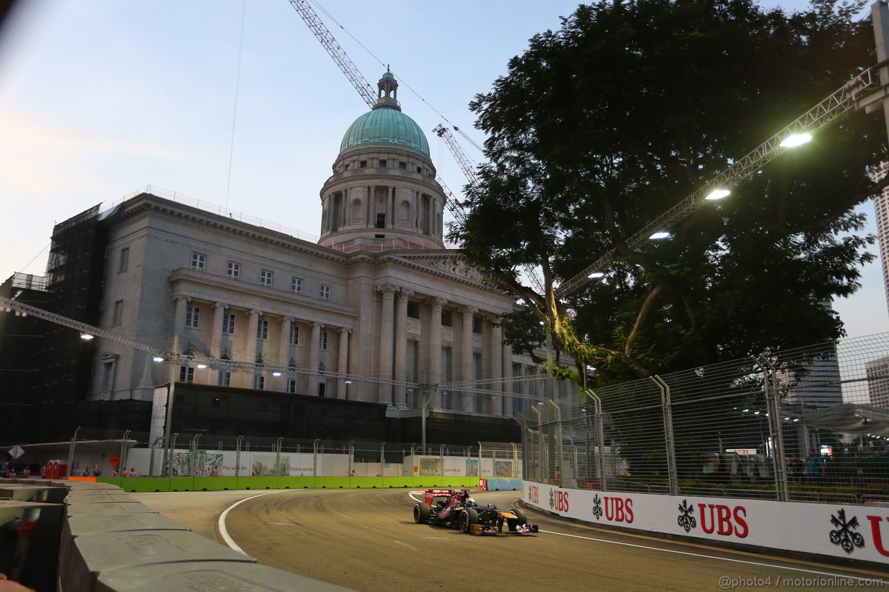 GP SINGAPORE, 20.09.2013- Prove Libere 1: Jean-Eric Vergne (FRA) Scuderia Toro Rosso STR8 
