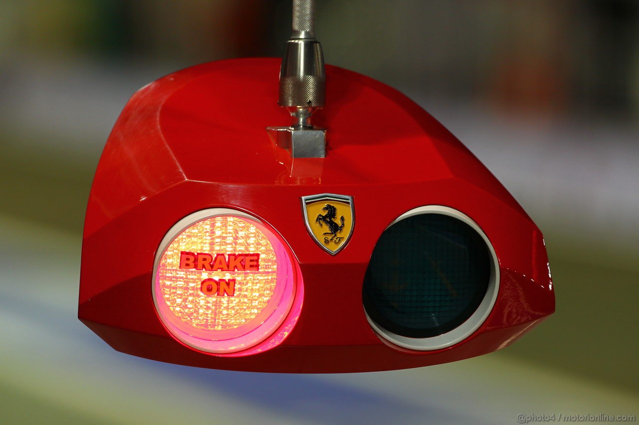 GP SINGAPORE, 20.09.2013-  Prove Libere 2, The Ferrari  Pitstop Lightway