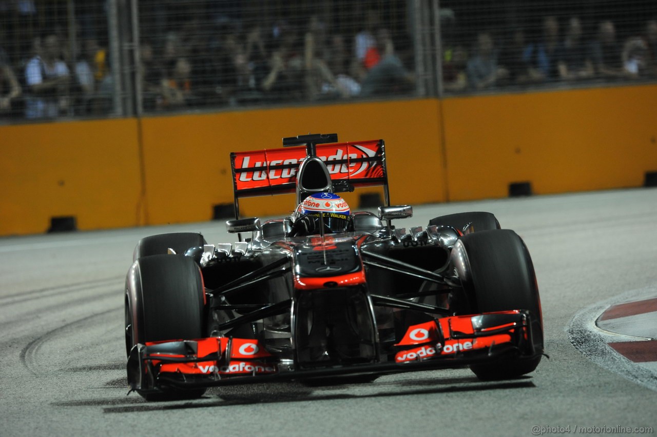GP SINGAPORE, 20.09.2013- Prove Libere 2: Jenson Button (GBR) McLaren Mercedes MP4-28 