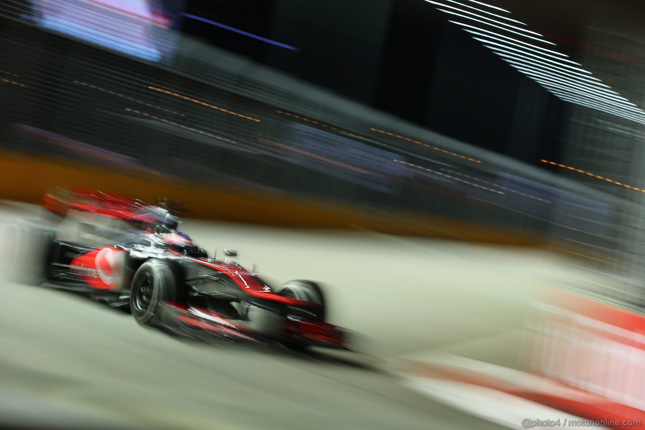 GP SINGAPORE, 20.09.2013- Prove Libere 2: Jenson Button (GBR) McLaren Mercedes MP4-28 