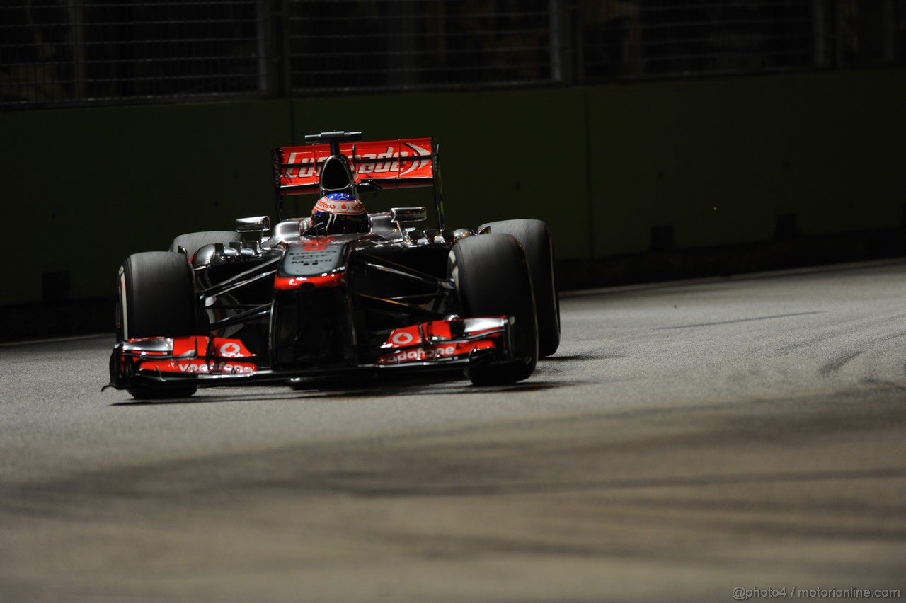 GP SINGAPORE, 20.09.2013- Prove Libere 2: Jenson Button (GBR) McLaren Mercedes MP4-28 