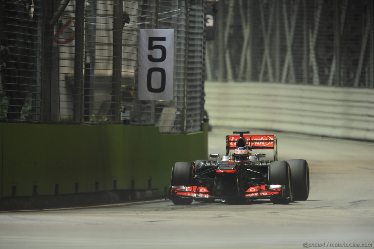 GP SINGAPORE, 20.09.2013- Prove Libere 2: Jenson Button (GBR) McLaren Mercedes MP4-28 