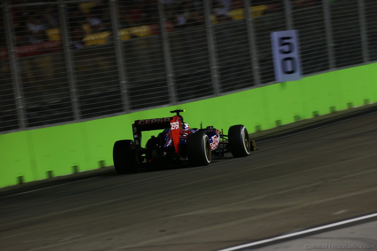 GP SINGAPORE, 20.09.2013- Prove Libere 2: Daniel Ricciardo (AUS) Scuderia Toro Rosso STR8 