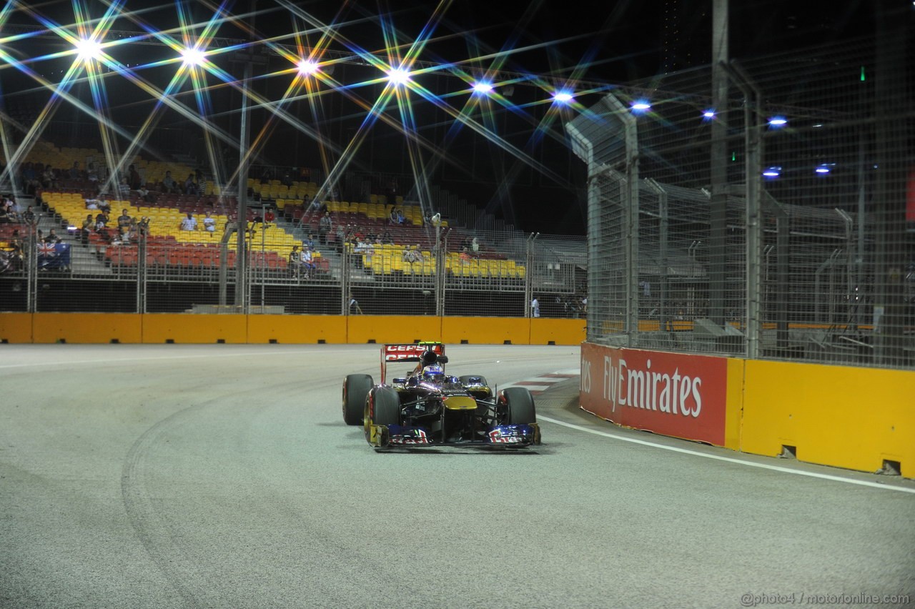 GP SINGAPORE, 20.09.2013- Prove Libere 2: Daniel Ricciardo (AUS) Scuderia Toro Rosso STR8 