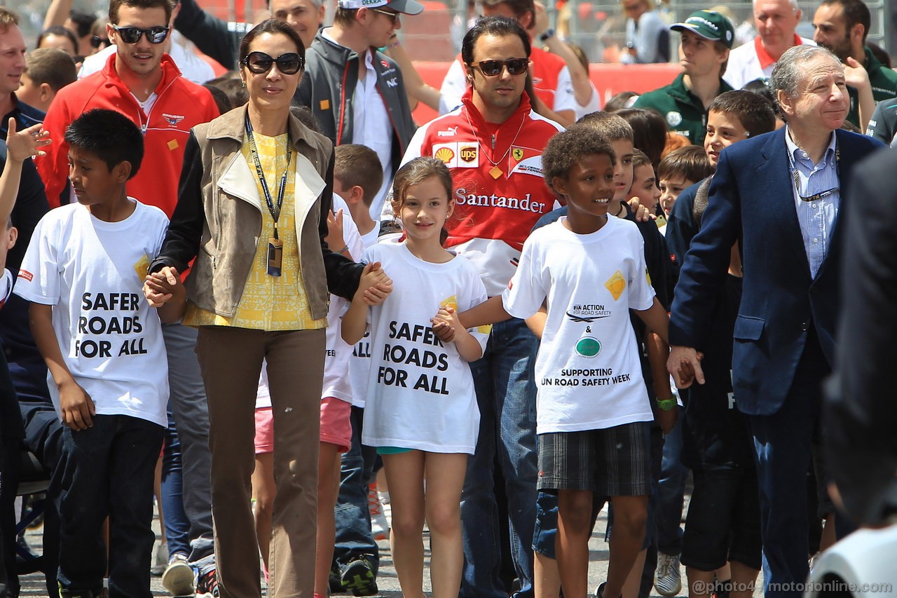GP SPAGNA, 12.05.2013- Michelle Yeoh, wife of Jean Todt (FRA), Felipe Massa (BRA) Ferrari F138 e Jean Todt (FRA), President FIA with kids