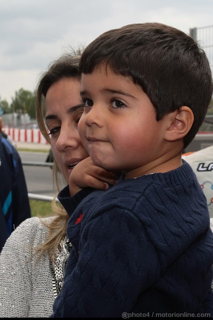 GP SPAGNA, 12.05.2013- Raffaela Bassi (BRA), wife of Felipe Massa (BRA) with their son Felipinho