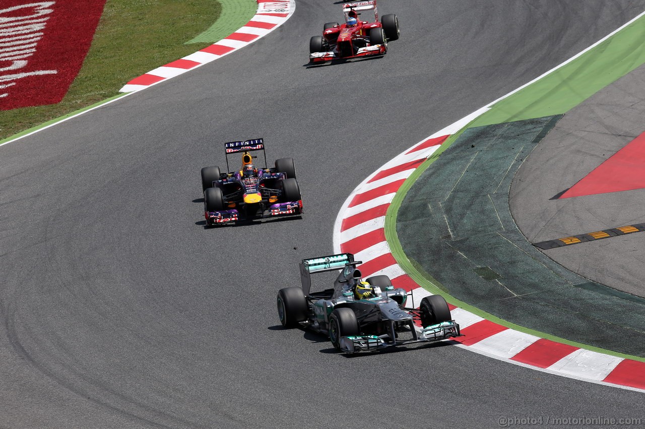 GP SPAGNA, 12.05.2013-  Gara, Nico Rosberg (GER) Mercedes AMG F1 W04 davanti a Sebastian Vettel (GER) Red Bull Racing RB9 