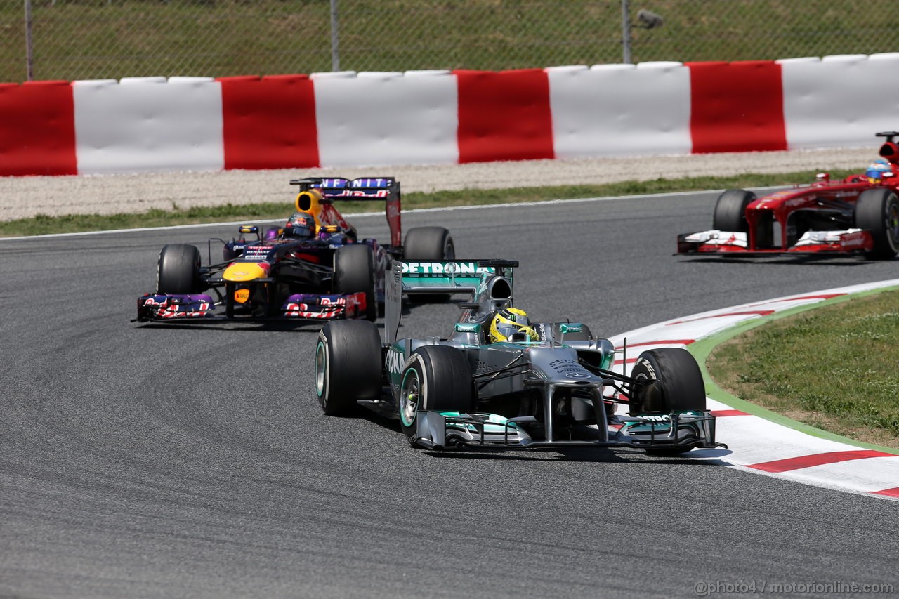 GP SPAGNA, 12.05.2013-  Gara, Nico Rosberg (GER) Mercedes AMG F1 W04davanti a Sebastian Vettel (GER) Red Bull Racing RB9 