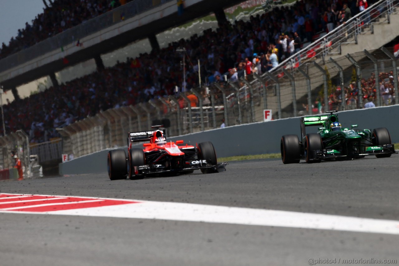 GP SPAGNA, 12.05.2013-  Gara, Charles Pic (FRA) Caterham F1 Team CT03 davanti a Jules Bianchi (FRA) Marussia F1 Team MR02 
