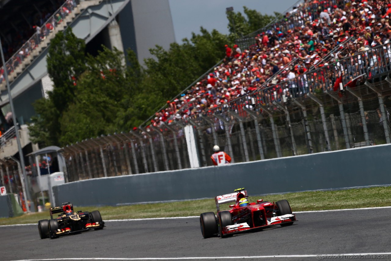 GP SPAGNA, 12.05.2013-  Gara, Felipe Massa (BRA) Ferrari F138 davanti a Kimi Raikkonen (FIN) Lotus F1 Team E21 