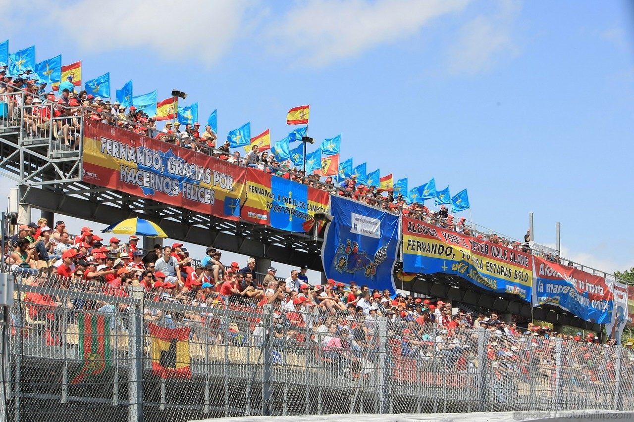 GP SPAGNA, 12.05.2013-  Gara, Fans of Fernando Alonso (ESP) Ferrari F138 