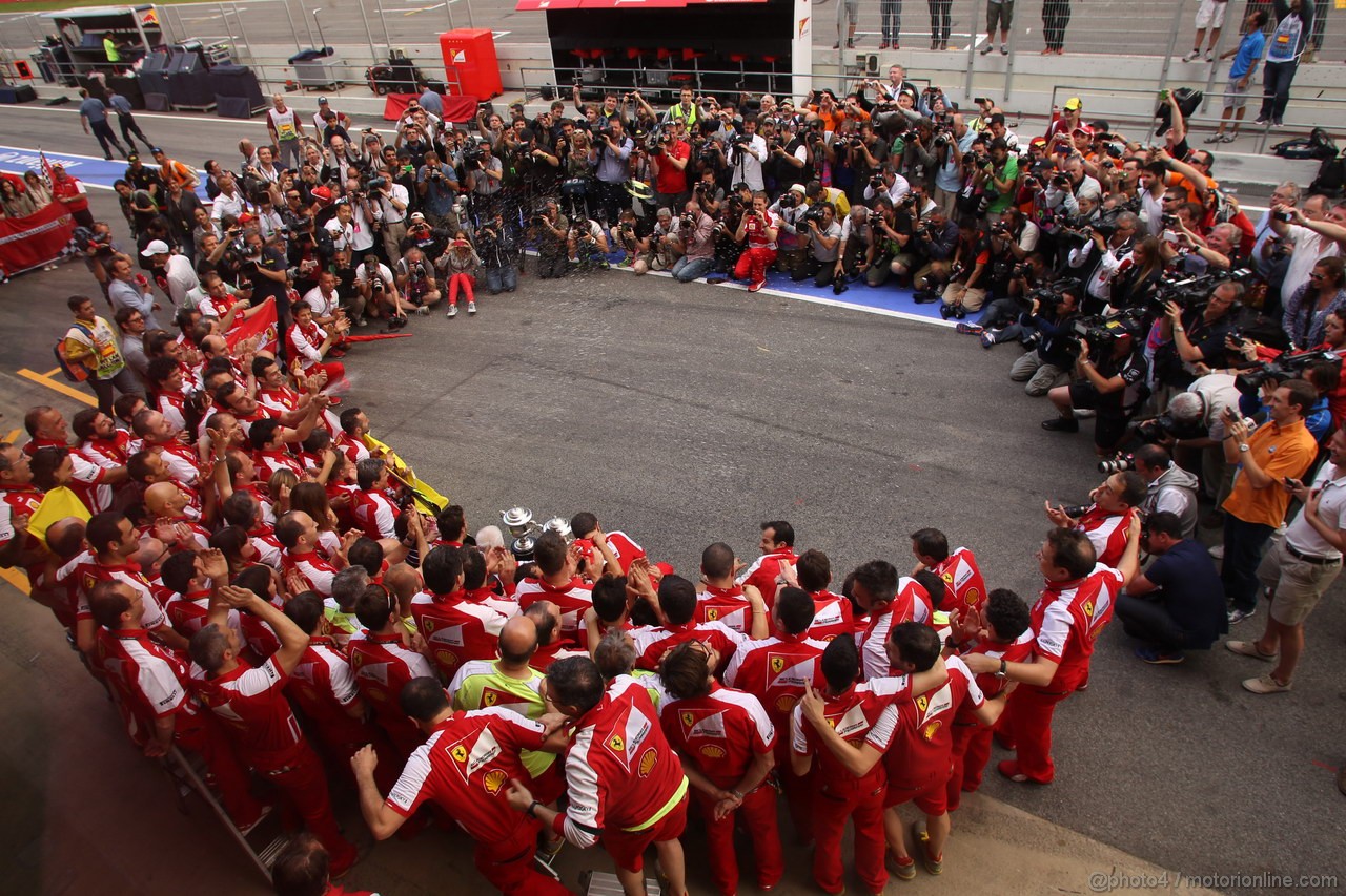 GP SPAGNA, 12.05.2013-  Gara, Festeggiamenti, Fernando Alonso (ESP) Ferrari F138 vincitore e terzo Felipe Massa (BRA) Ferrari F138