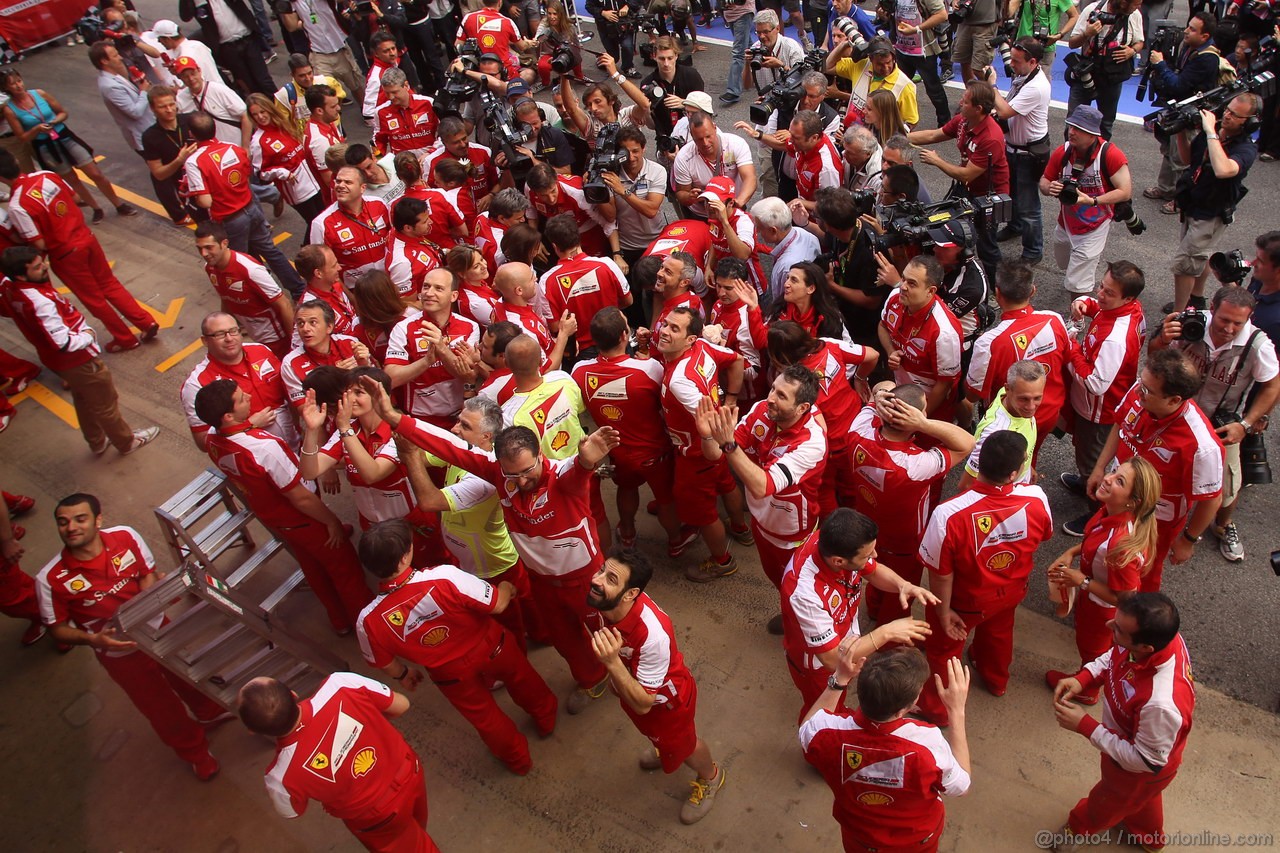 GP SPAGNA, 12.05.2013-  Gara, Festeggiamenti, Fernando Alonso (ESP) Ferrari F138 vincitore e terzo Felipe Massa (BRA) Ferrari F138
