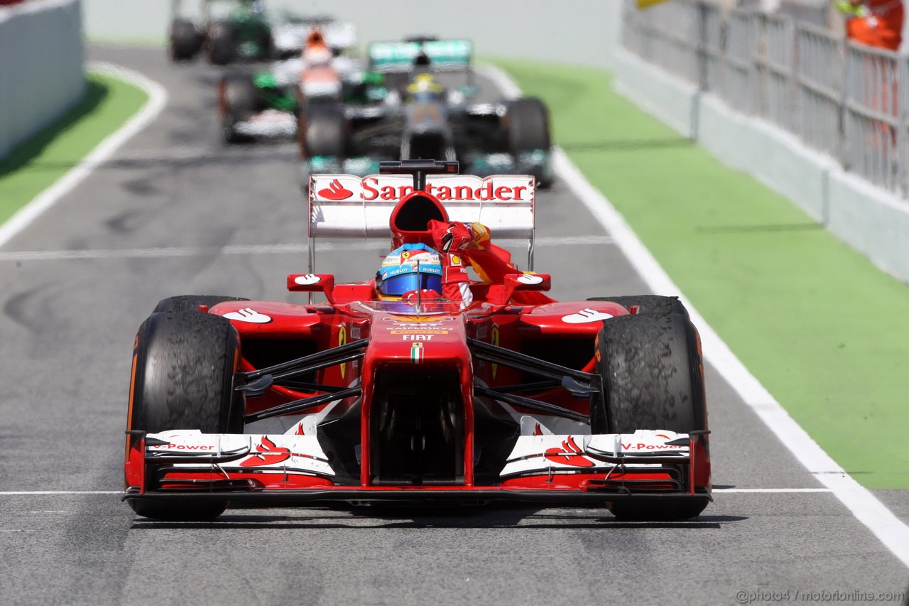 GP SPAGNA, 12.05.2013-  Gara, Fernando Alonso (ESP) Ferrari F138 with the flag of Spain