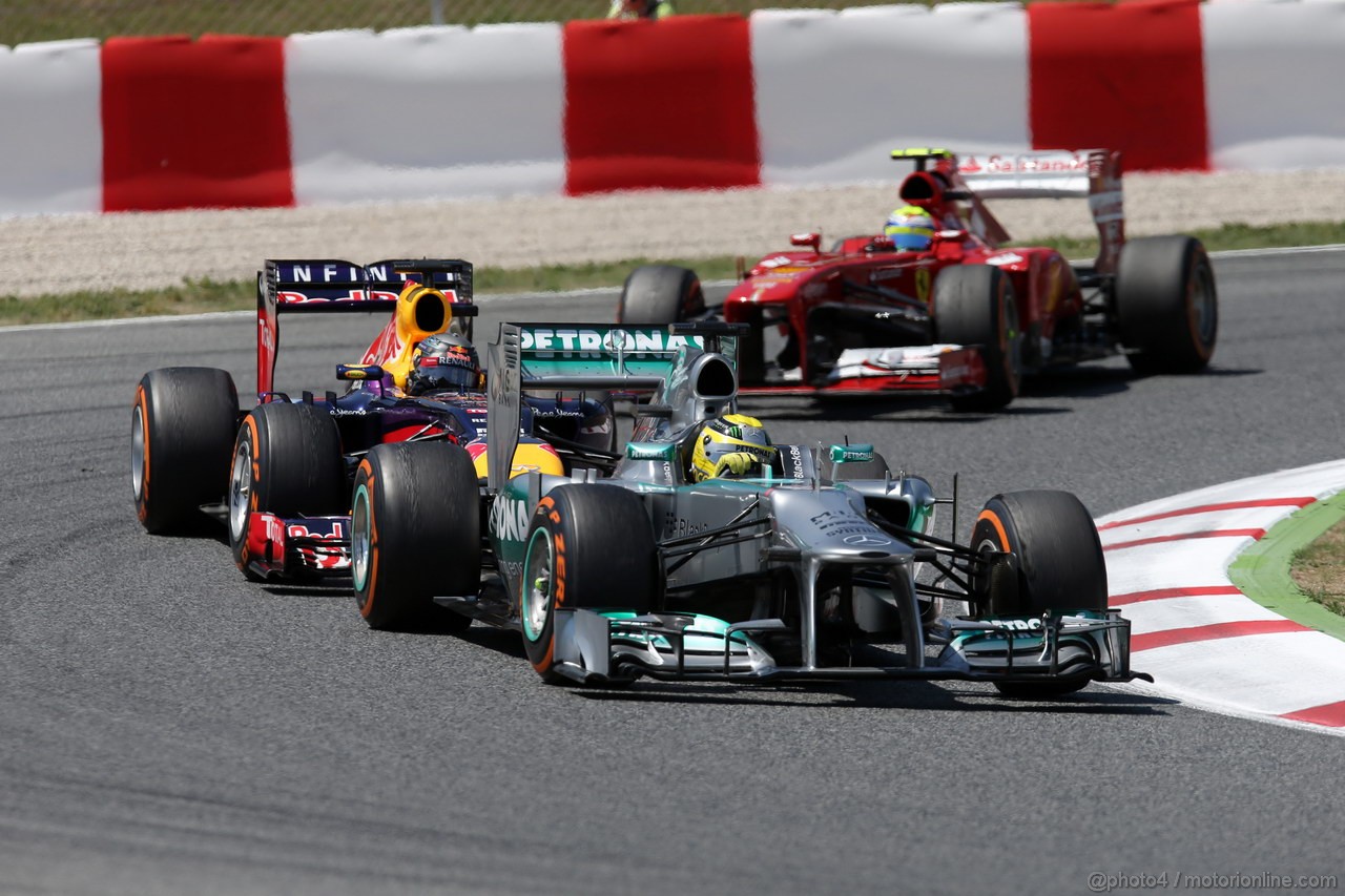 GP SPAGNA, 12.05.2013-  Gara, Nico Rosberg (GER) Mercedes AMG F1 W04 davanti a Sebastian Vettel (GER) Red Bull Racing RB9 