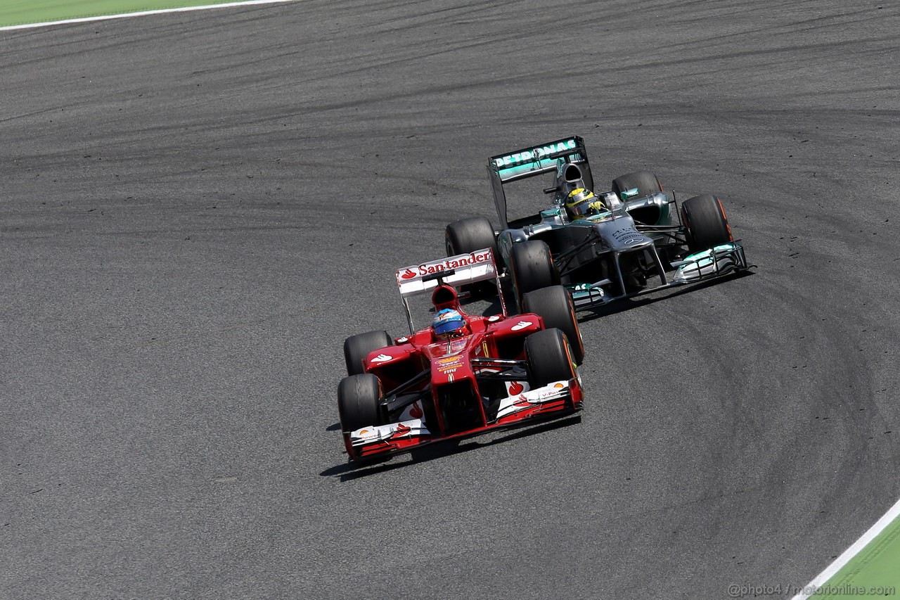GP SPAGNA, 12.05.2013-  Gara, Fernando Alonso (ESP) Ferrari F138 e Nico Rosberg (GER) Mercedes AMG F1 W04 