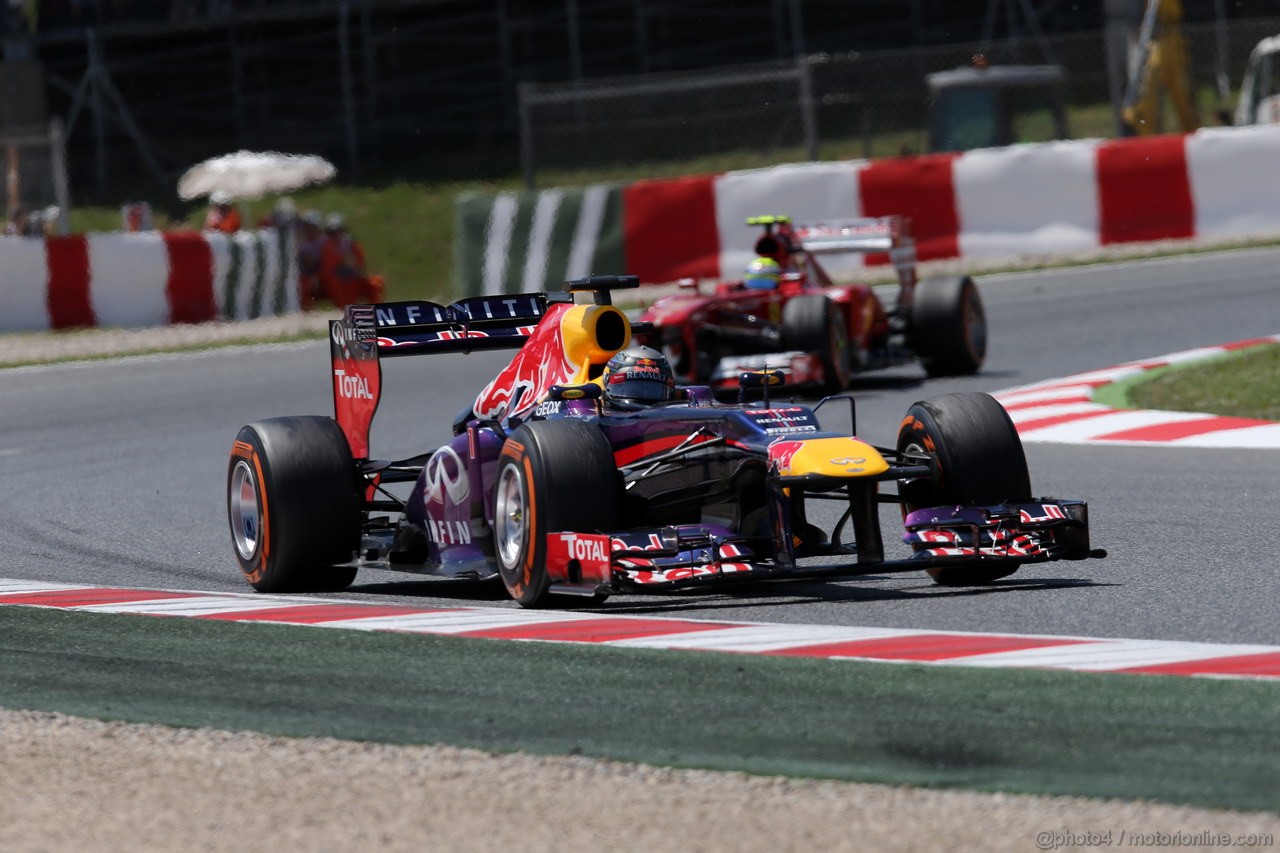 GP SPAGNA, 12.05.2013-  Gara, Sebastian Vettel (GER) Red Bull Racing RB9 davanti a Felipe Massa (BRA) Ferrari F138 