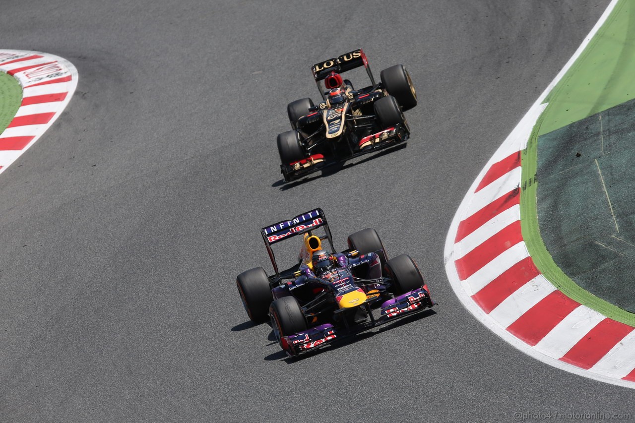 GP SPAGNA, 12.05.2013-  Gara, Sebastian Vettel (GER) Red Bull Racing RB9 davanti a Kimi Raikkonen (FIN) Lotus F1 Team E21 