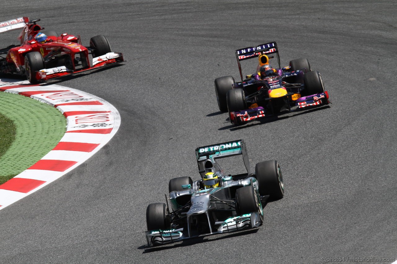 GP SPAGNA, 12.05.2013-  Gara, Nico Rosberg (GER) Mercedes AMG F1 W04 davanti a Sebastian Vettel (GER) Red Bull Racing RB9 