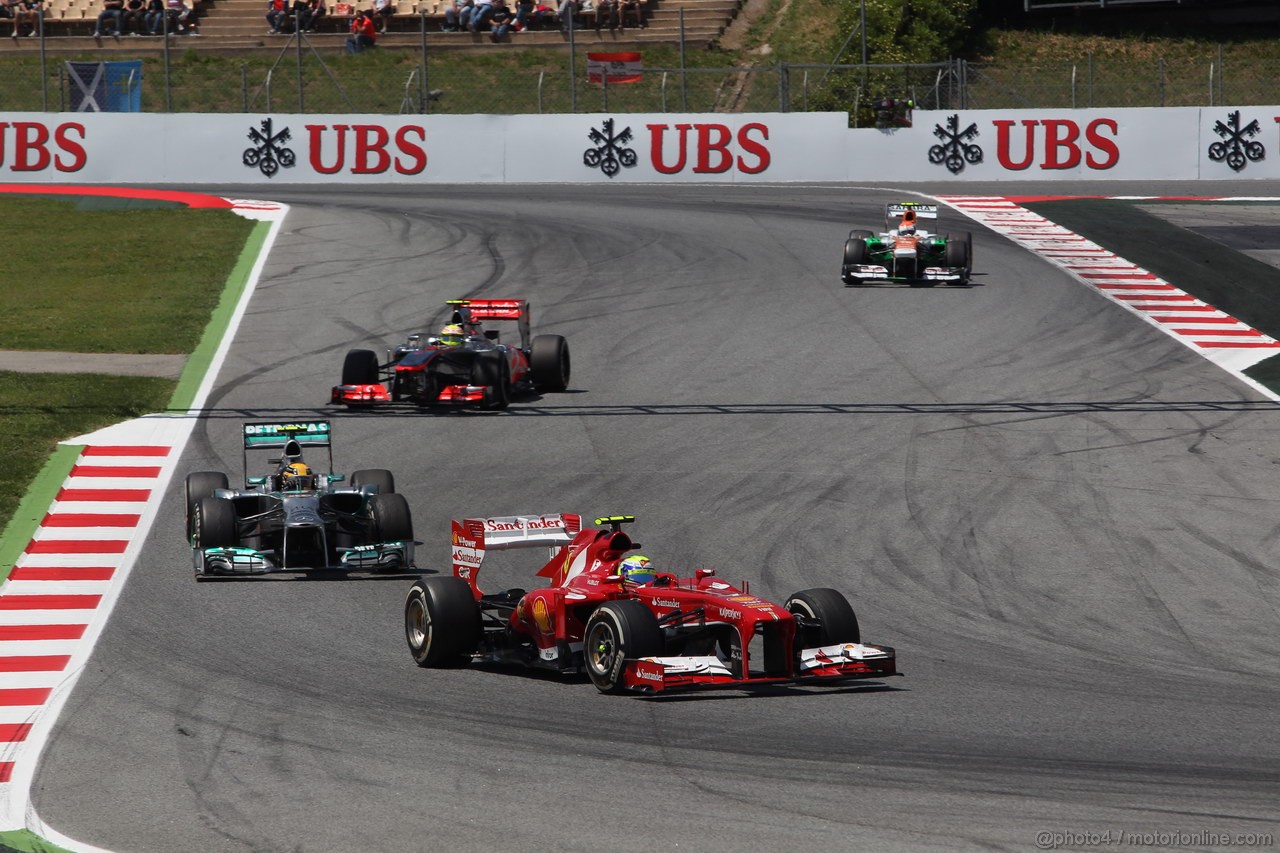 GP SPAGNA, 12.05.2013-Gara, Felipe Massa (BRA) Ferrari F138 davanti a Lewis Hamilton (GBR) Mercedes AMG F1 W04 