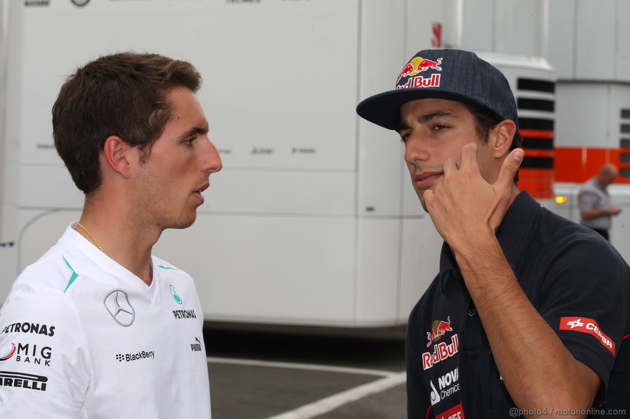 GP SPAGNA, 09.05.2013- Daniel Juncadella (ESP), Test Driver Mercedes AMG F1 W04 e Daniel Ricciardo (AUS) Scuderia Toro Rosso STR8 