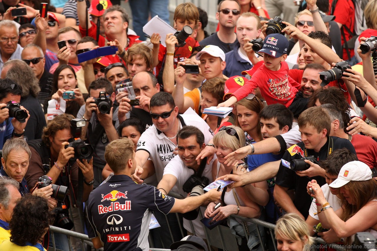 GP SPAGNA, 09.05.2013- Autograph session, Sebastian Vettel (GER) Red Bull Racing RB9 