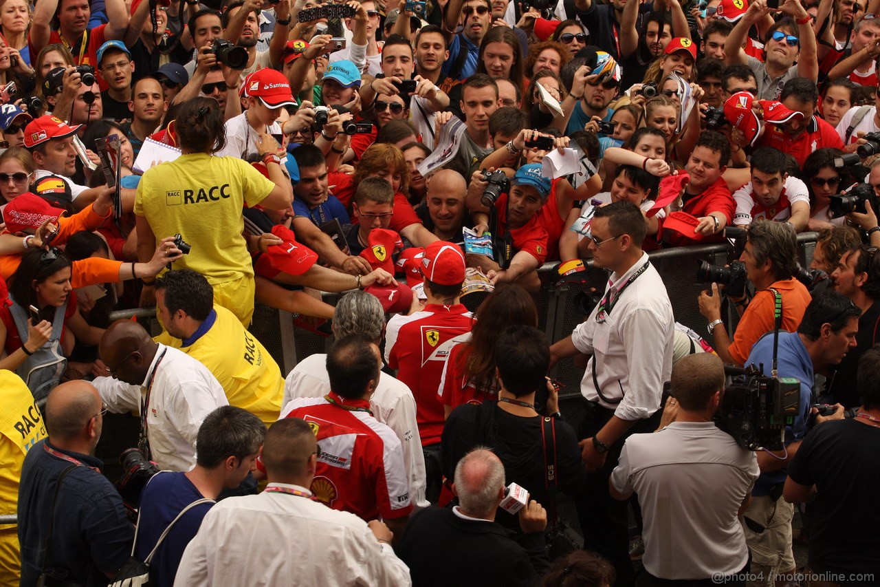 GP SPAGNA, 09.05.2013- Autograph session, Fernando Alonso (ESP) Ferrari F138 
