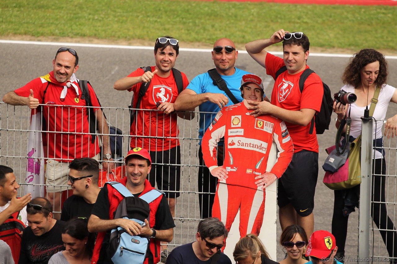 GP SPAGNA, 09.05.2013- Fans of Fernando Alonso (ESP) Ferrari F138 