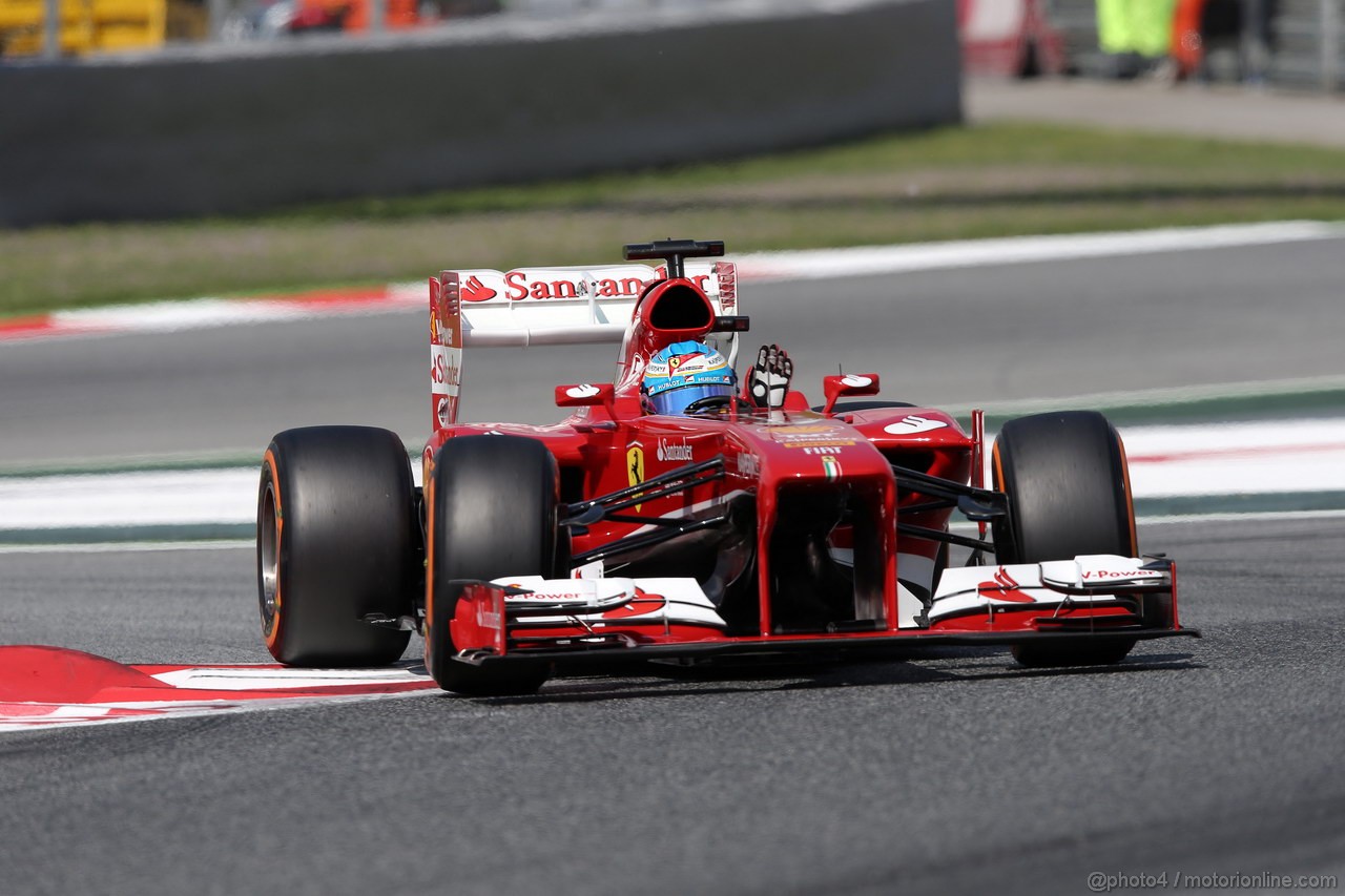 GP SPAGNA, 11.05.2013- Prove Libere 3, Fernando Alonso (ESP) Ferrari F138 greets his fans