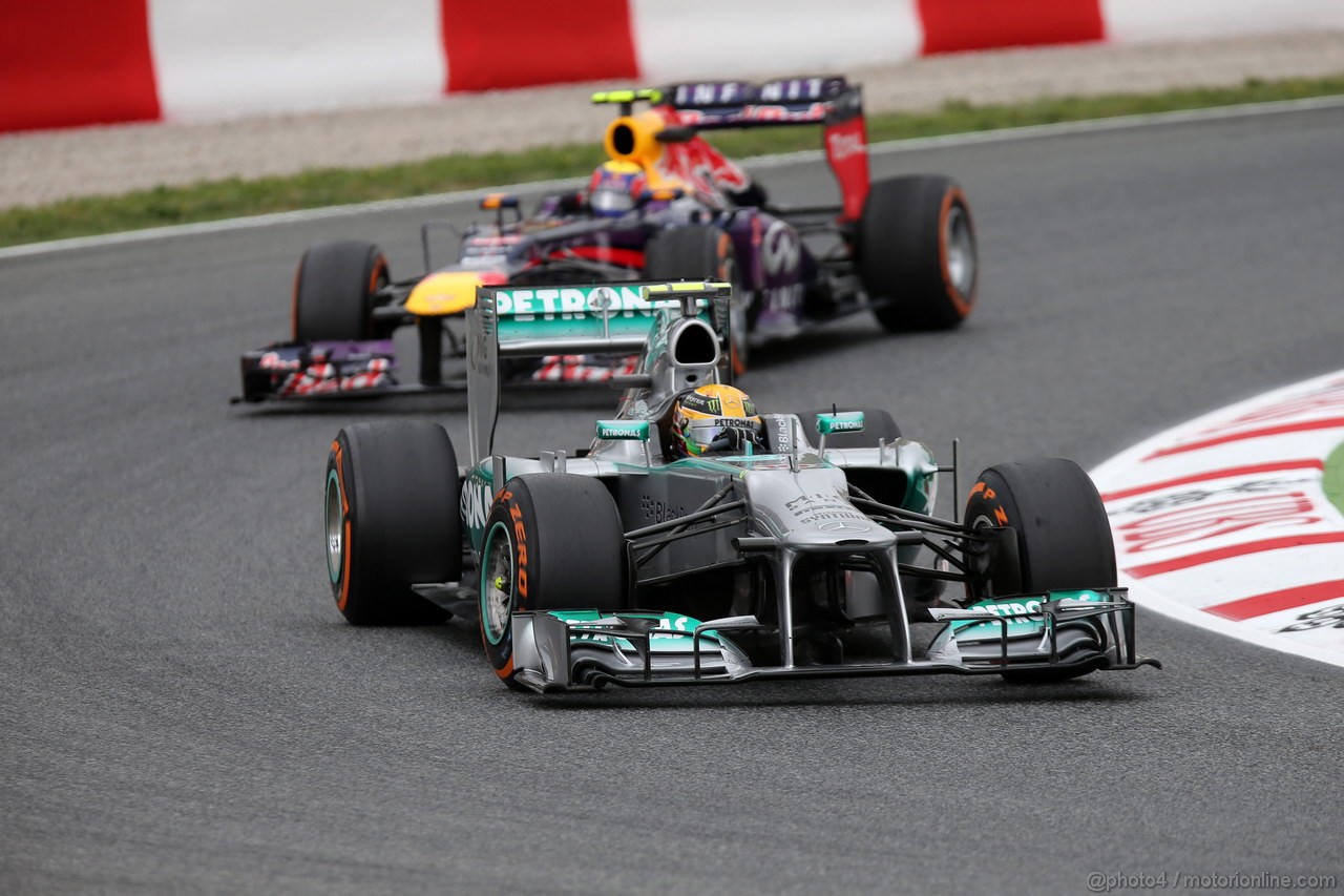 GP SPAGNA, 10.05.2013- Prove Libere 1, Lewis Hamilton (GBR) Mercedes AMG F1 W04  davanti a Mark Webber (AUS) Red Bull Racing RB9 