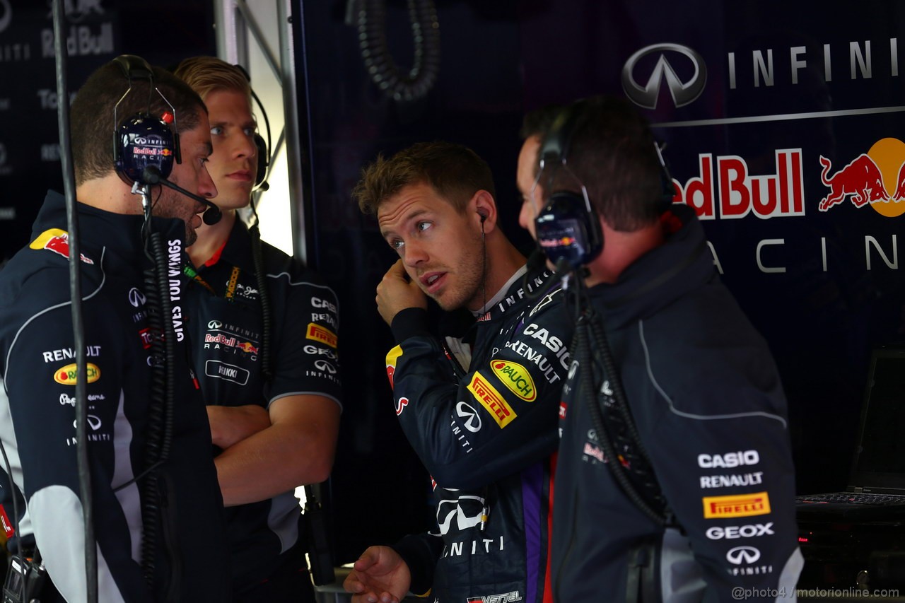 GP SPAGNA, 10.05.2013- Prove Libere 1, Sebastian Vettel (GER) Red Bull Racing RB9 