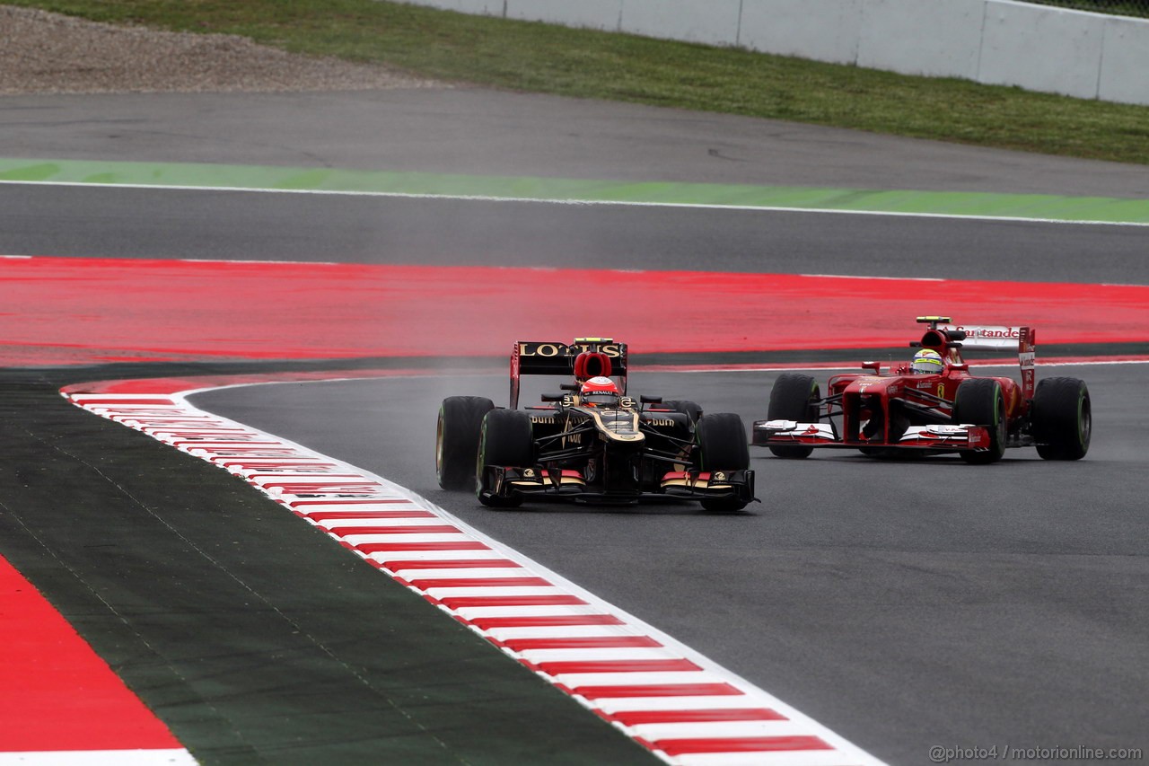 GP SPAGNA, 10.05.2013- Prove Libere 1, Romain Grosjean (FRA) Lotus F1 Team E21 davanti a Felipe Massa (BRA) Ferrari F138 