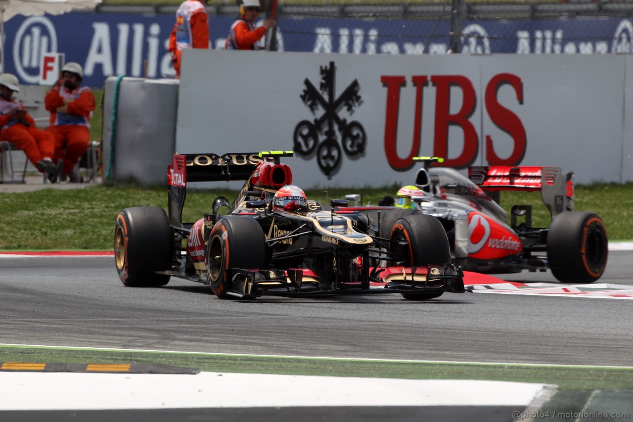 GP SPAGNA, 10.05.2013- Prove Libere 2, Romain Grosjean (FRA) Lotus F1 Team E21 e Sergio Perez (MEX) McLaren MP4-28 