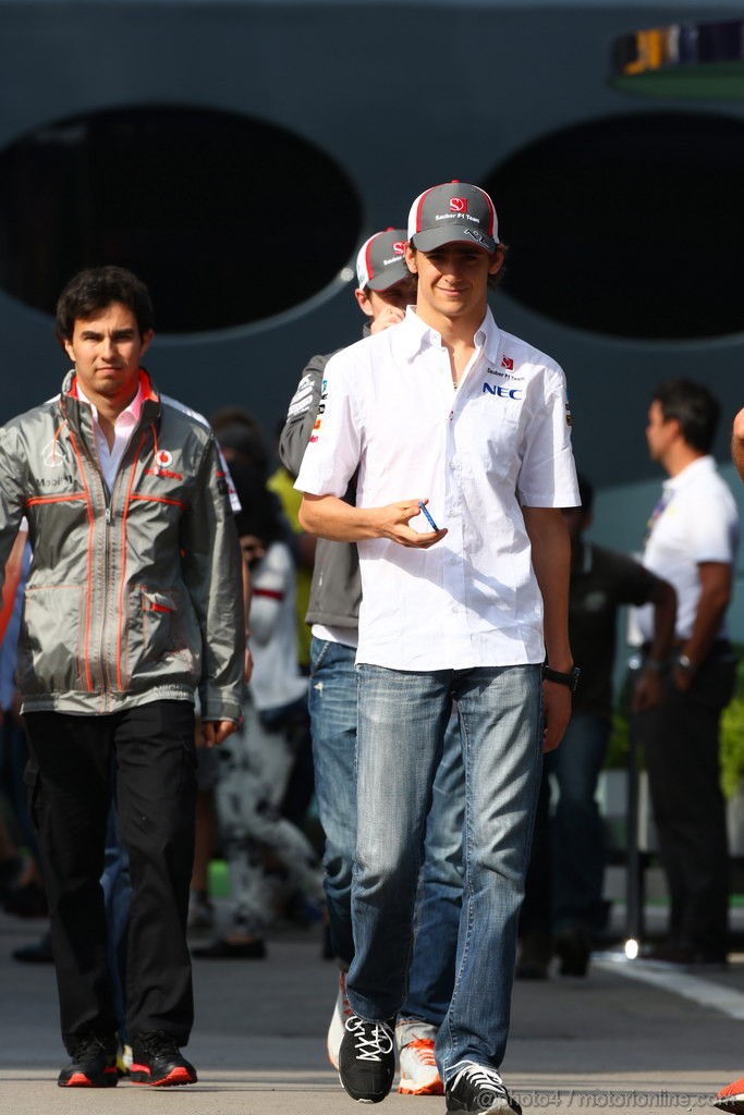GP SPAGNA, 10.05.2013- (L-D) Sergio Perez (MEX) McLaren MP4-28 e Esteban Gutierrez (MEX), Sauber F1 Team C32 