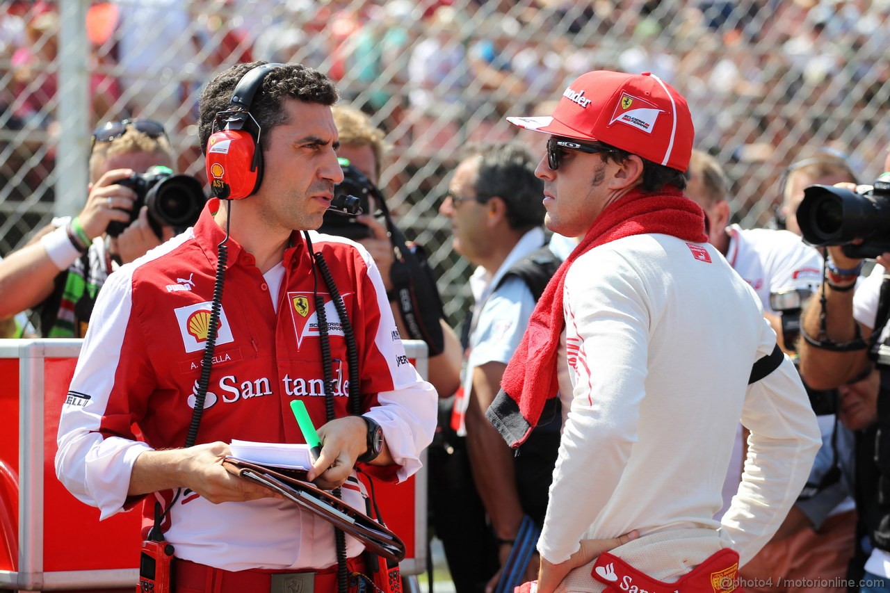 GP UNGHERIA, 28.07.2013- Gara, grid: Andrea Stella (ITA) Ferrari race Engineer with Fernando Alonso (ESP) Ferrari F138