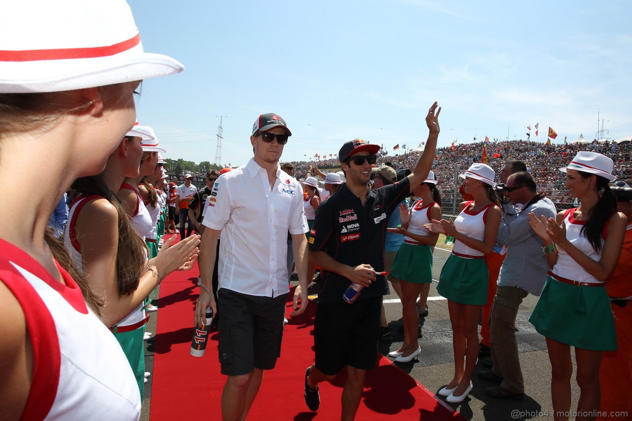 GP UNGHERIA, 28.07.2013- Drive Parade, Daniel Ricciardo (AUS) Scuderia Toro Rosso STR8 e Nico Hulkenberg (GER) Sauber F1 Team C32