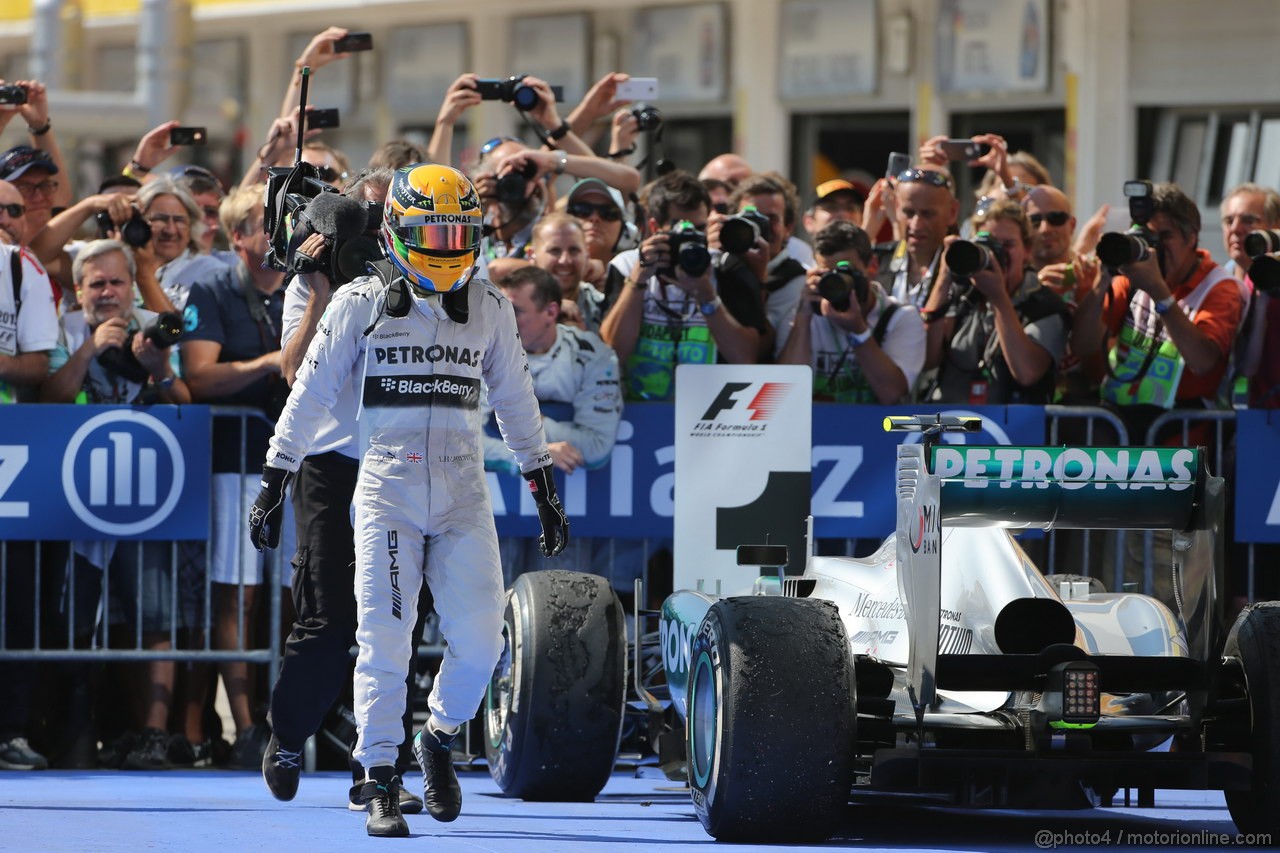 GP UNGHERIA, 28.07.2013- Gara, Lewis Hamilton (GBR) celebration in parc ferme Mercedes AMG F1 W04