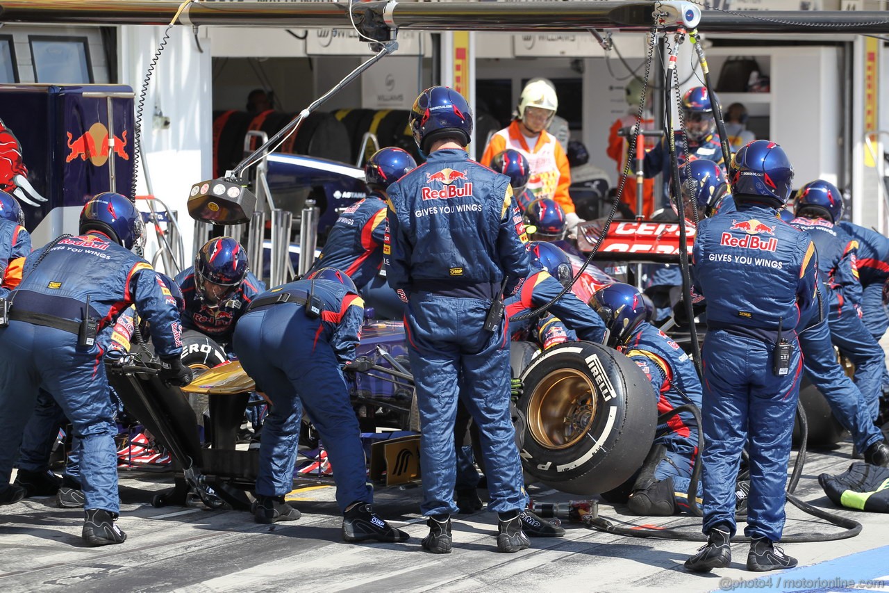 GP UNGHERIA, 28.07.2013- Gara, Daniel Ricciardo (AUS) Scuderia Toro Rosso STR8