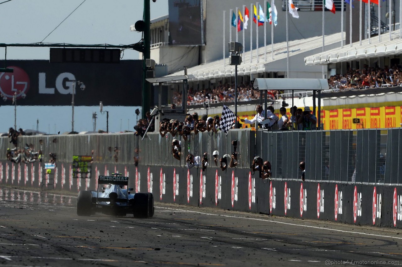 GP UNGHERIA, 28.07.2013-Gara, Lewis Hamilton (GBR) Mercedes AMG F1 W04 vincitore 