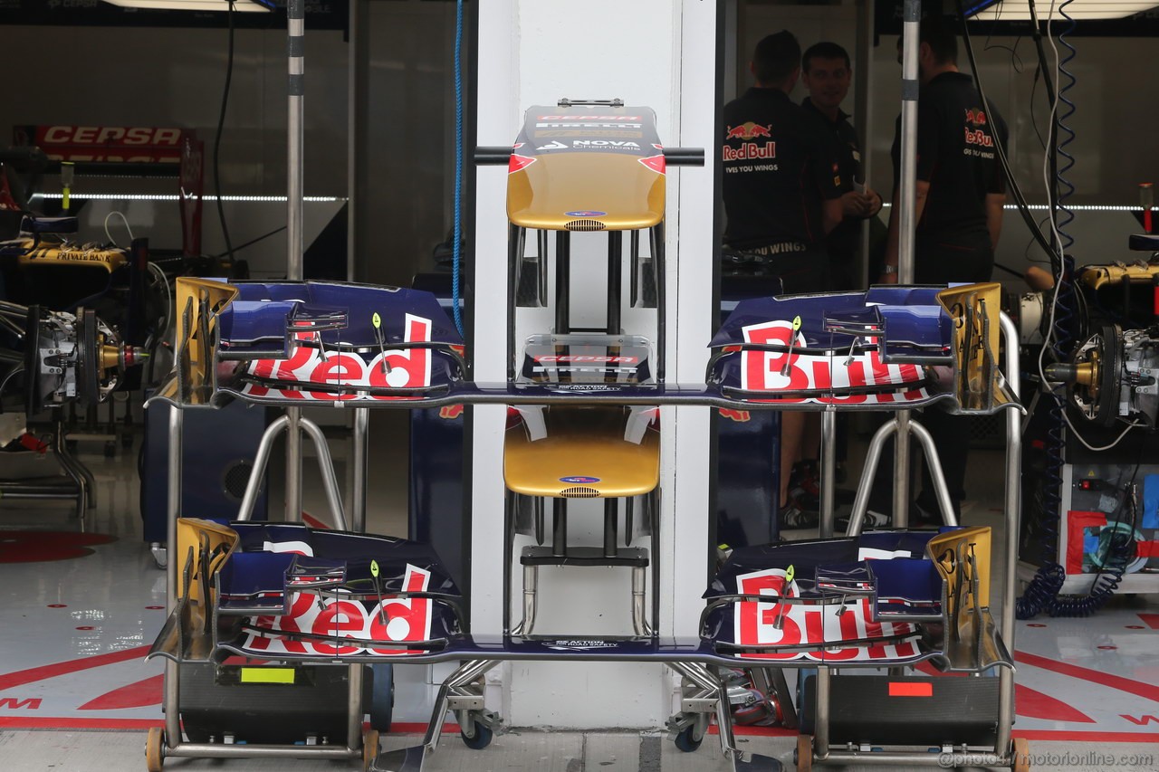 GP UNGHERIA, 25.07.2013- Scuderia Toro Rosso STR8 Frontal Wing detail
