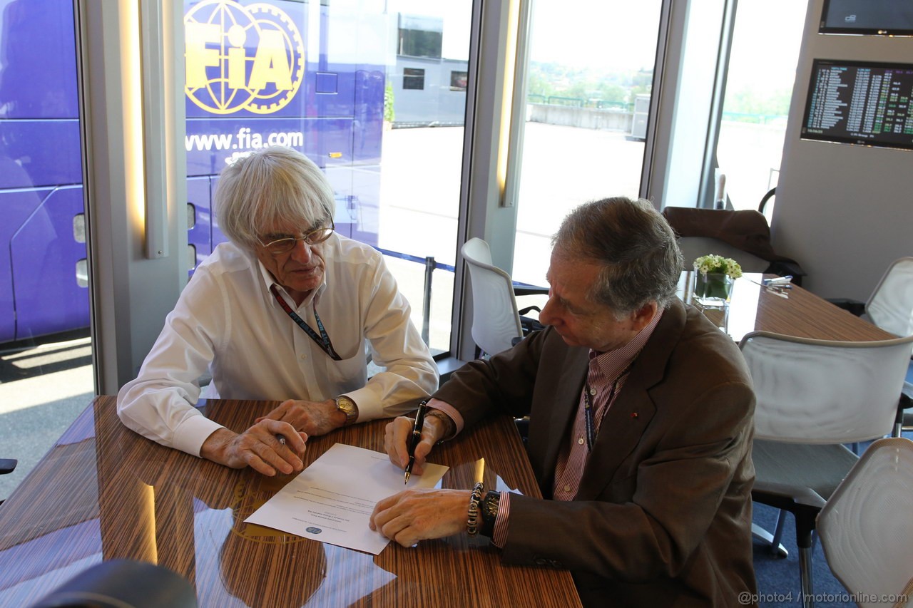 GP UNGHERIA, 27.07.2013- Bernie Ecclestone (GBR), President e CEO of Formula One Management e Jean Todt (FRA) Fia President are sign an agreement setting out the framework for implementation of the 2013 Concorde Agreement.